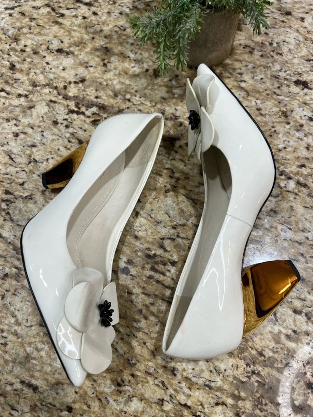 Tory Burch Flower Pointed Toe Pumps in Pearl with Gold Heel 8M